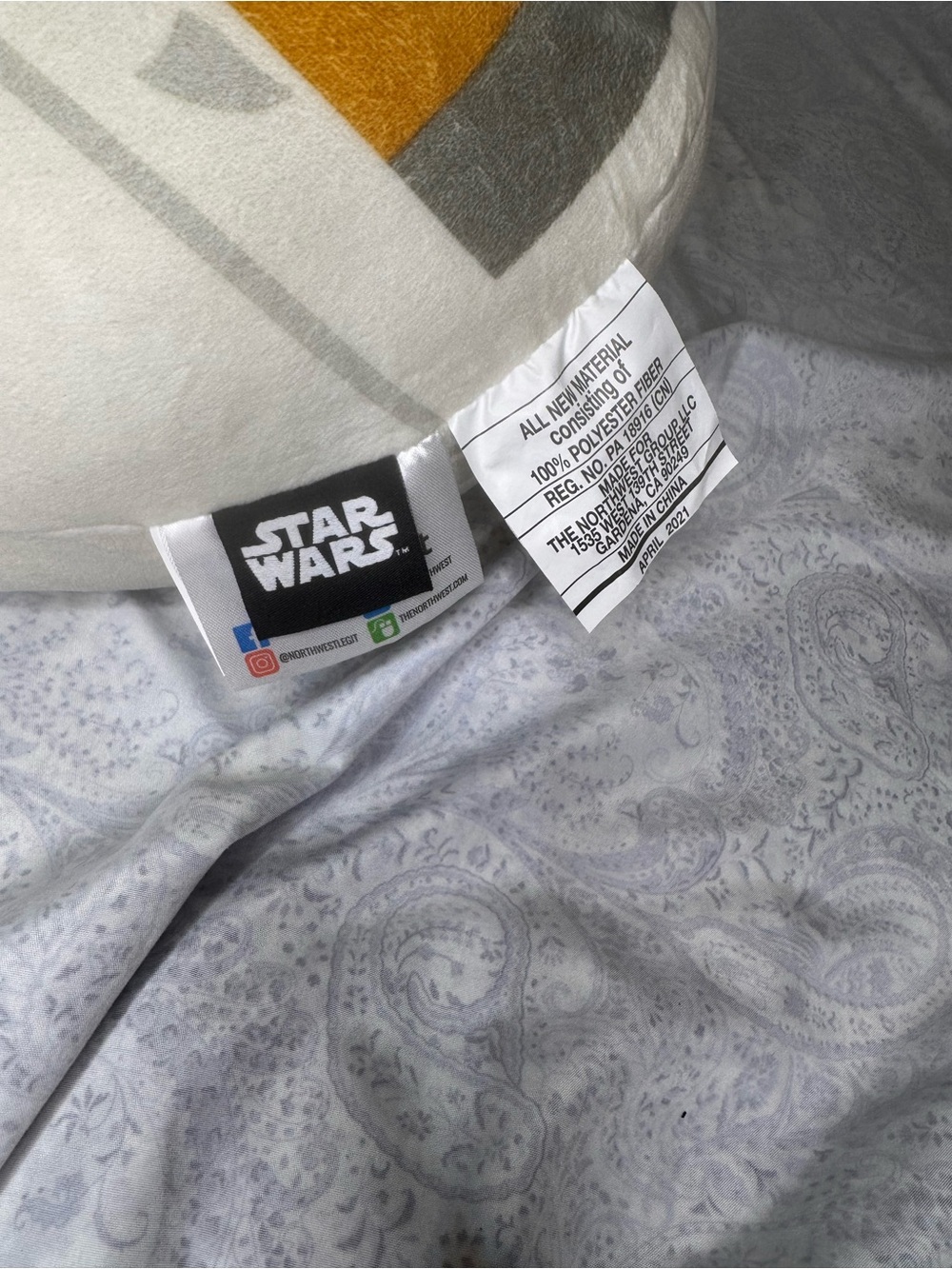 Star Wars Grogu thick plush blanket & Super soft & squishy Grogu cloud pillow - Picture 8 of 12